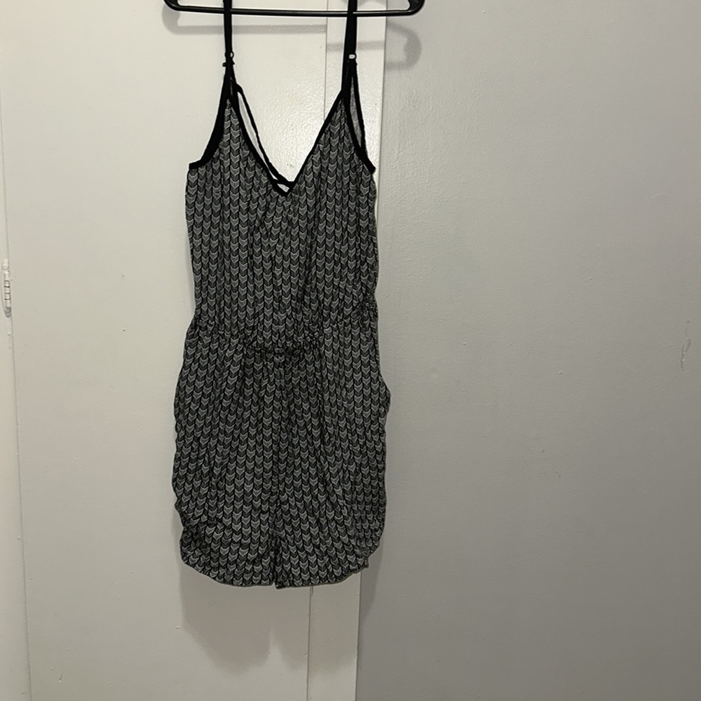 HM Patterned Romper - Picture 2 of 7